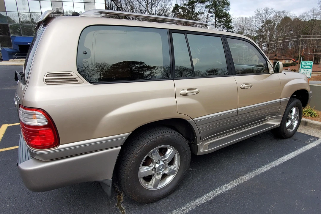 2001 Lexus LX 2nd Gen - Image 5 of 31