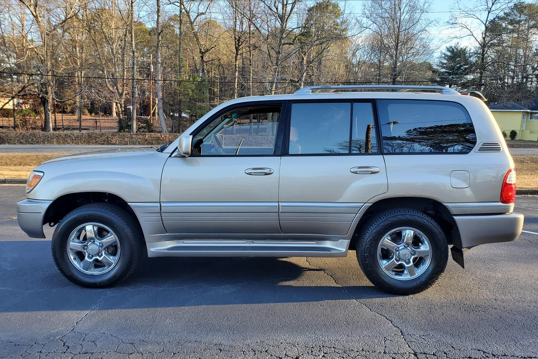 2001 Lexus LX 2nd Gen - Image 3 of 31