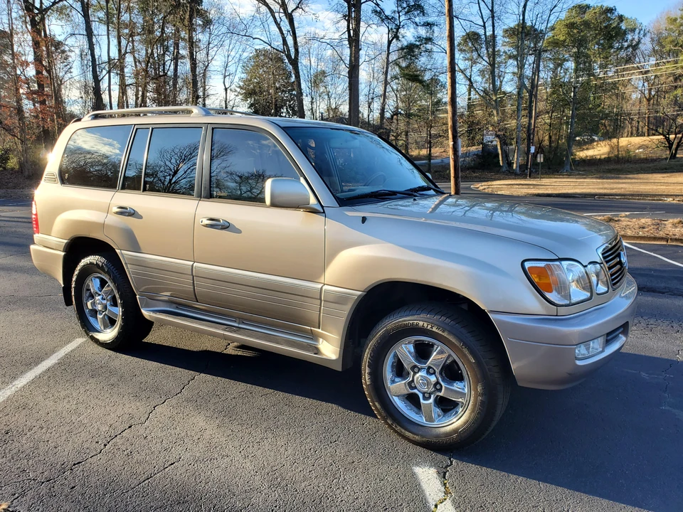 2001 Lexus LX 2nd Gen - Image 23 of 31
