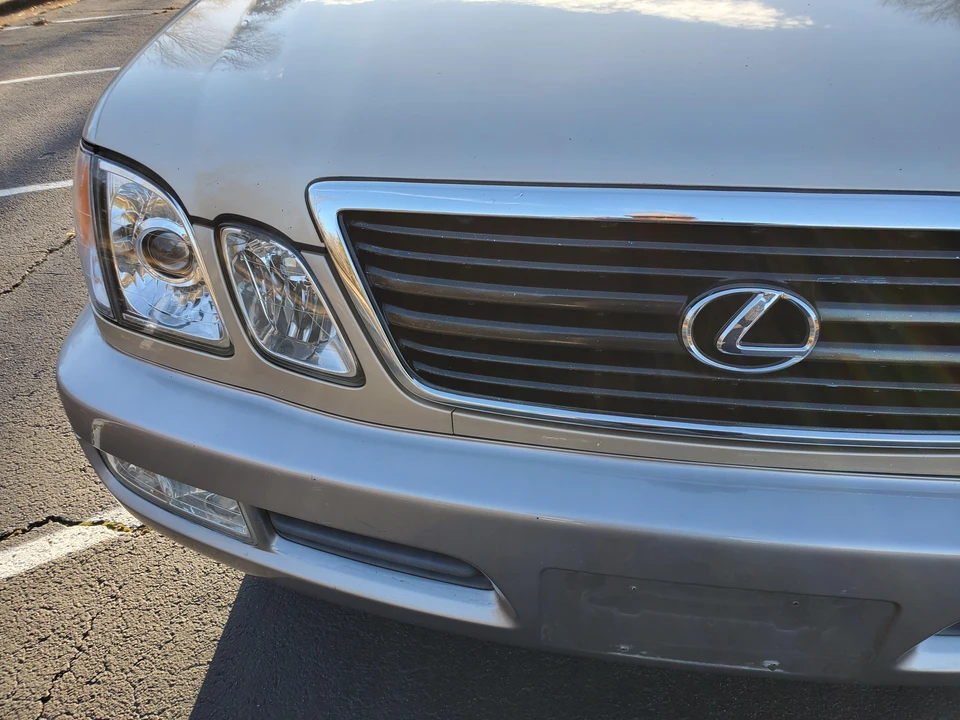 2001 Lexus LX 2nd Gen - Image 26 of 31