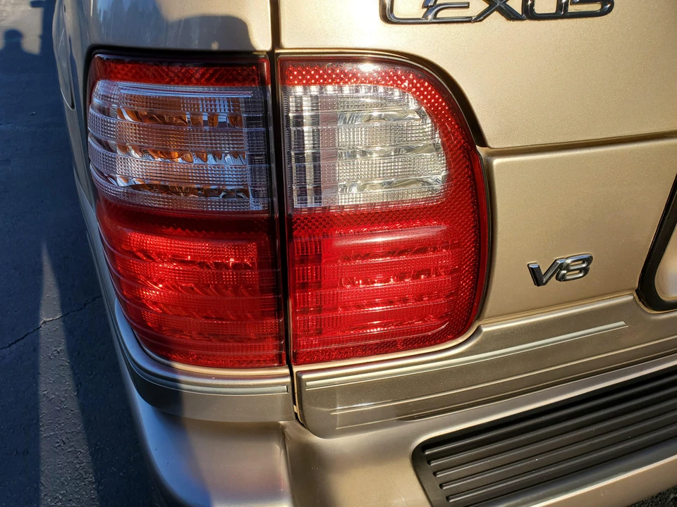 2001 Lexus LX 2nd Gen - Image 31 of 31