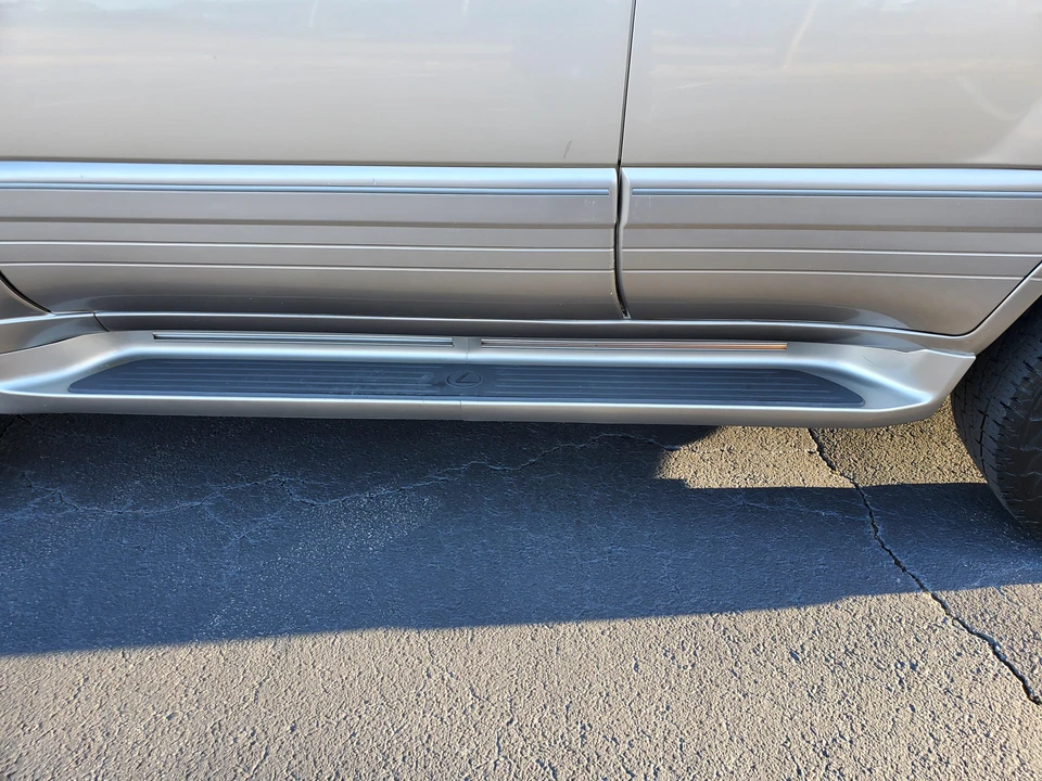 2001 Lexus LX 2nd Gen - Image 29 of 31