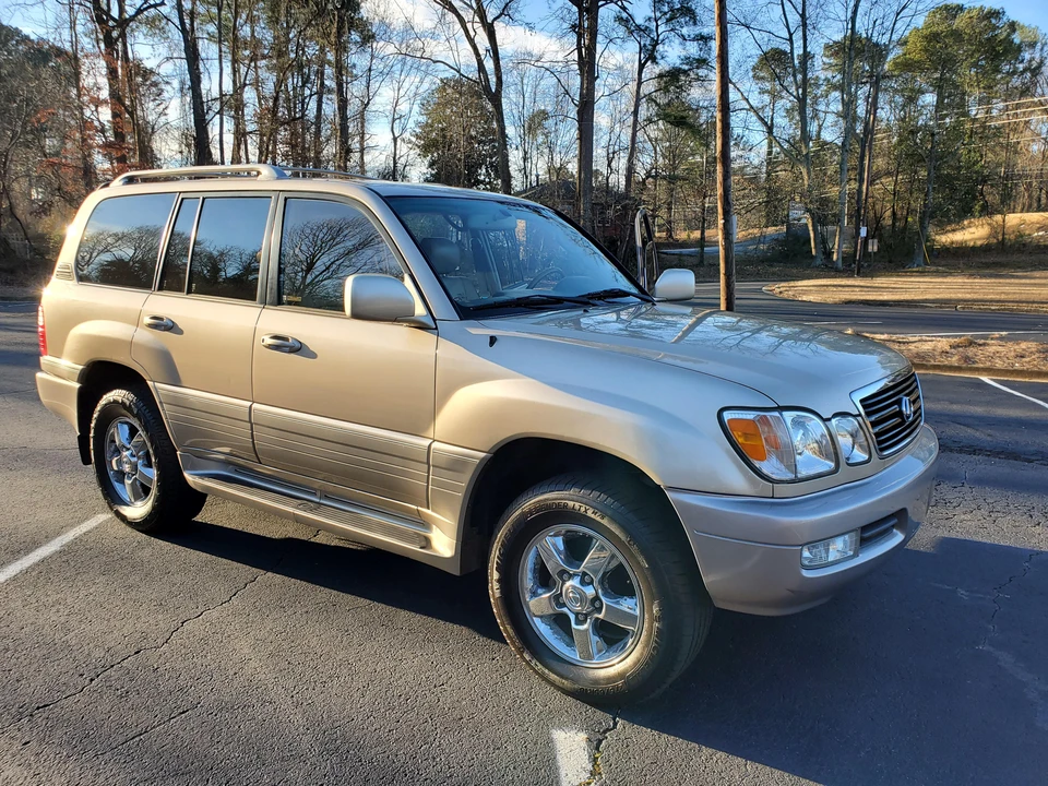 2001 Lexus LX 2nd Gen - Image 24 of 31