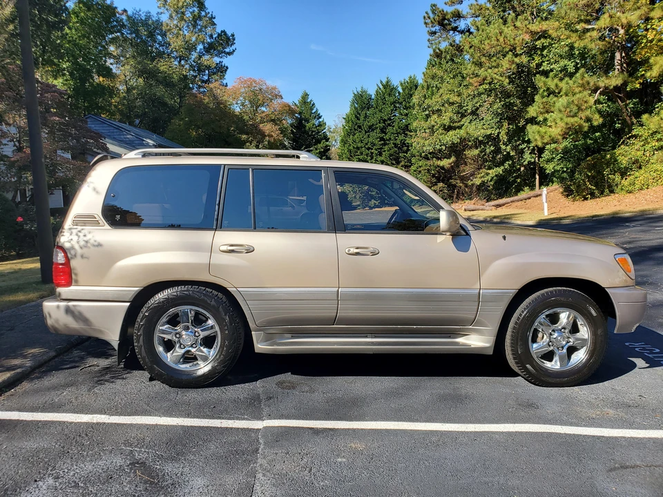 2001 Lexus LX 2nd Gen - Image 20 of 31