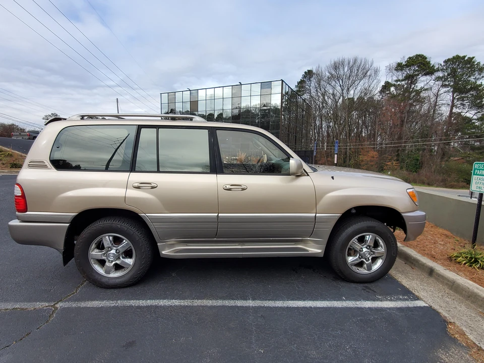2001 Lexus LX 2nd Gen - Image 19 of 31