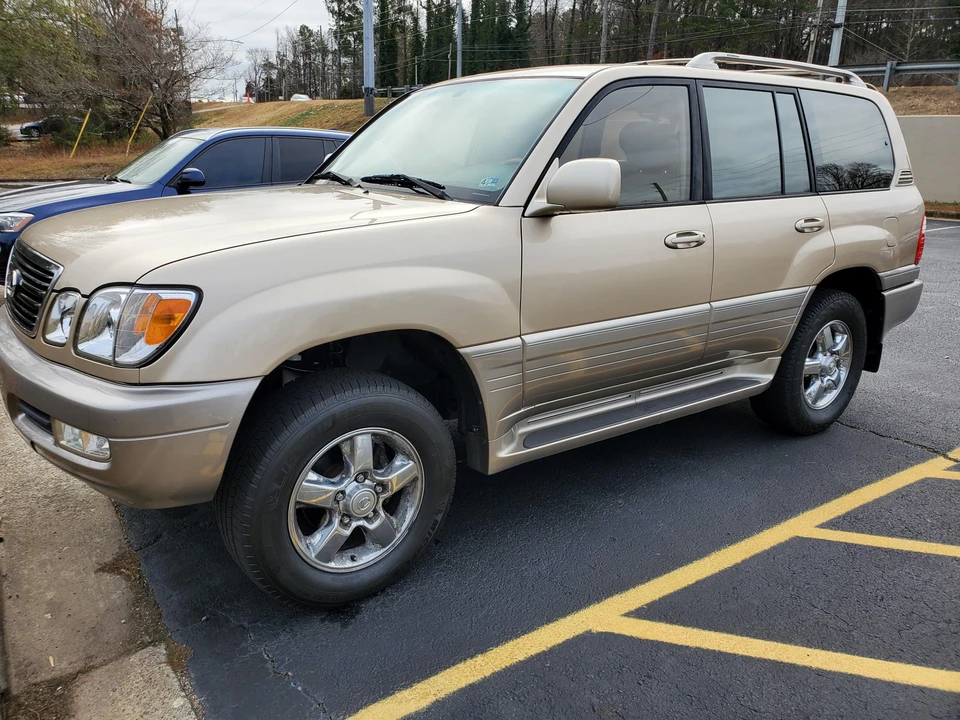 2001 Lexus LX 2nd Gen - Image 8 of 31