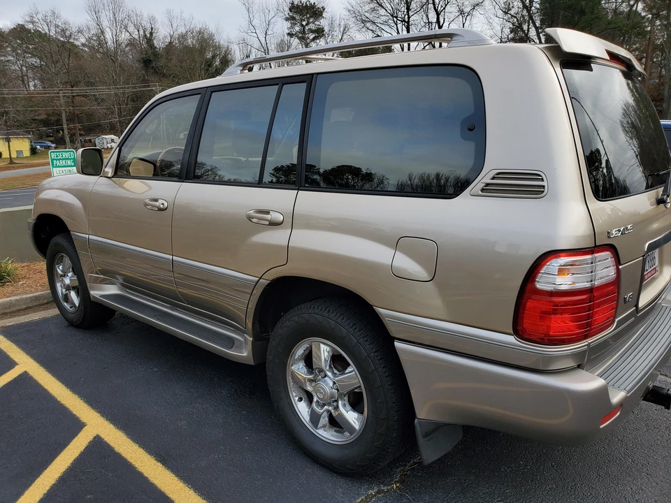2001 Lexus LX 2nd Gen - Image 14 of 31