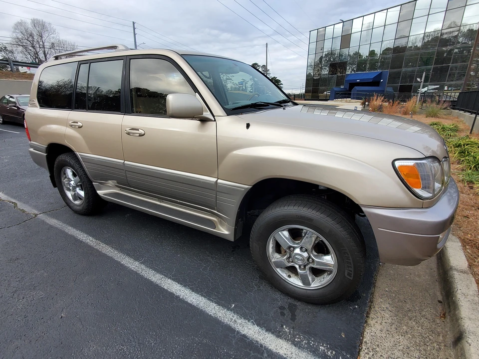 2001 Lexus LX 2nd Gen - Image 22 of 31