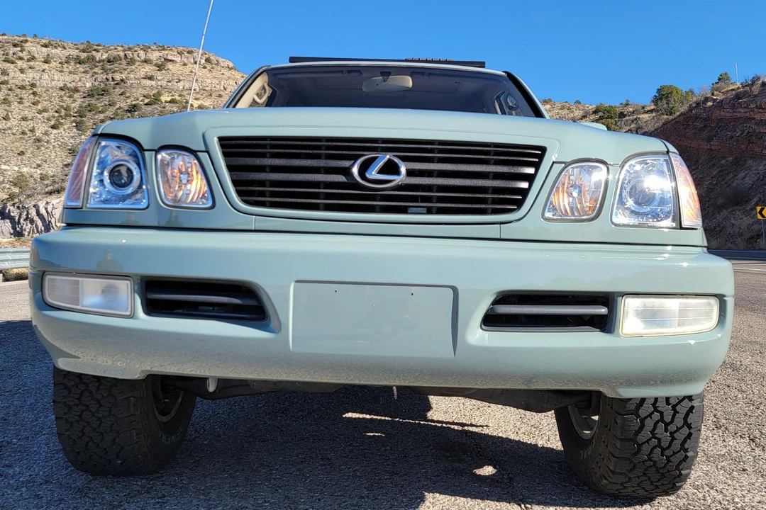 2001 Lexus LX 2nd Gen - Image 2 of 31