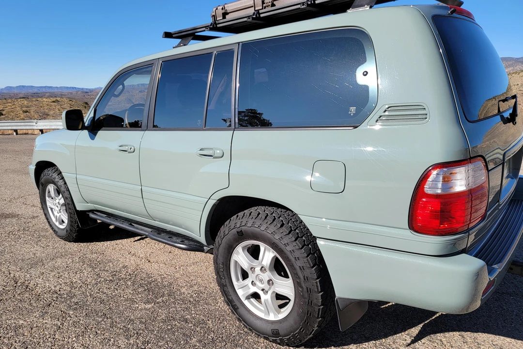 2001 Lexus LX 2nd Gen - Image 4 of 31