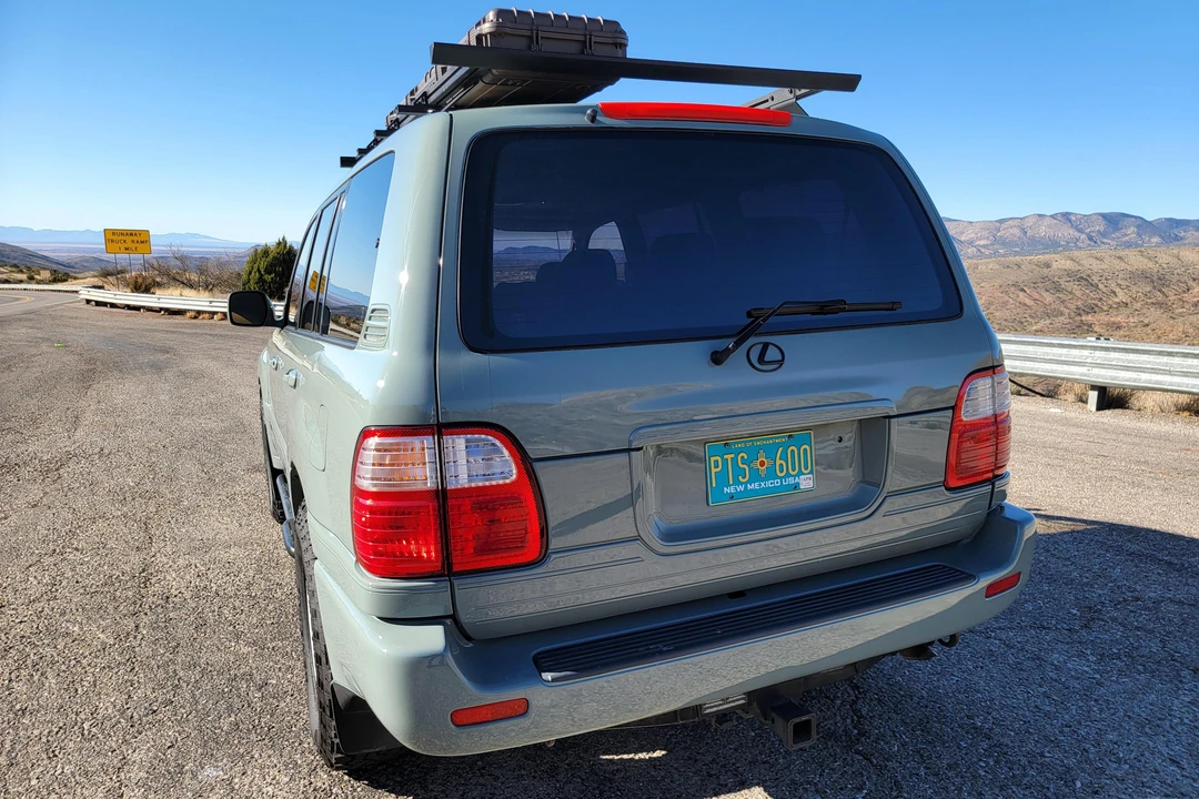 2001 Lexus LX 2nd Gen - Image 5 of 31