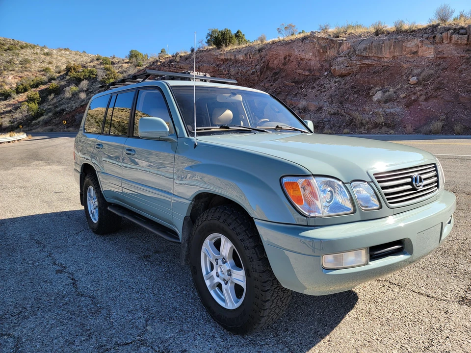 2001 Lexus LX 2nd Gen - Image 19 of 31