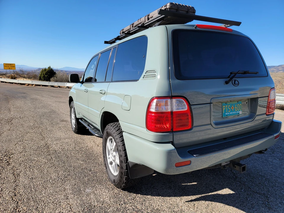 2001 Lexus LX 2nd Gen - Image 11 of 31