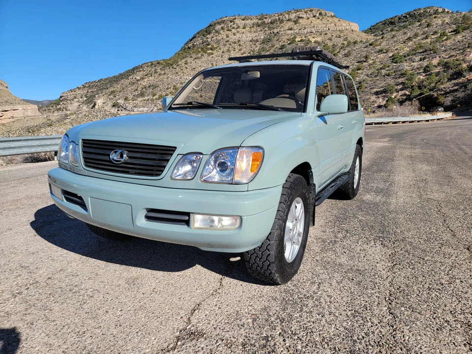 2001 Lexus LX 2nd Gen - Image 6 of 31