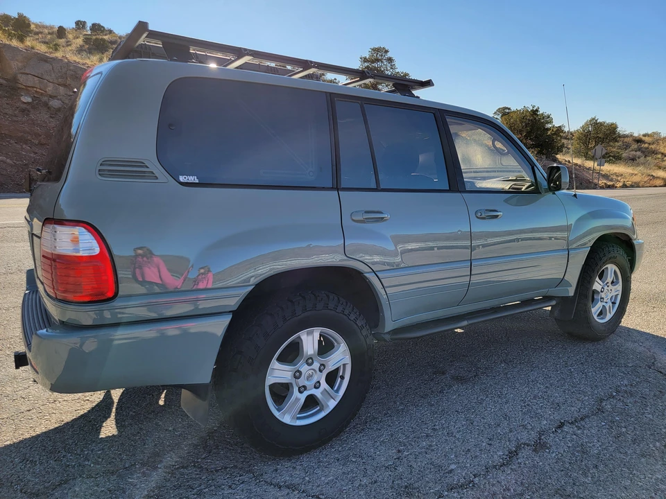 2001 Lexus LX 2nd Gen - Image 14 of 31