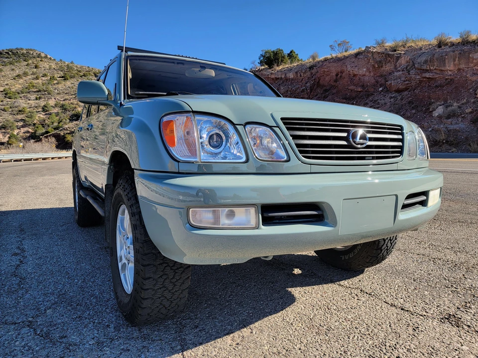 2001 Lexus LX 2nd Gen - Image 21 of 31