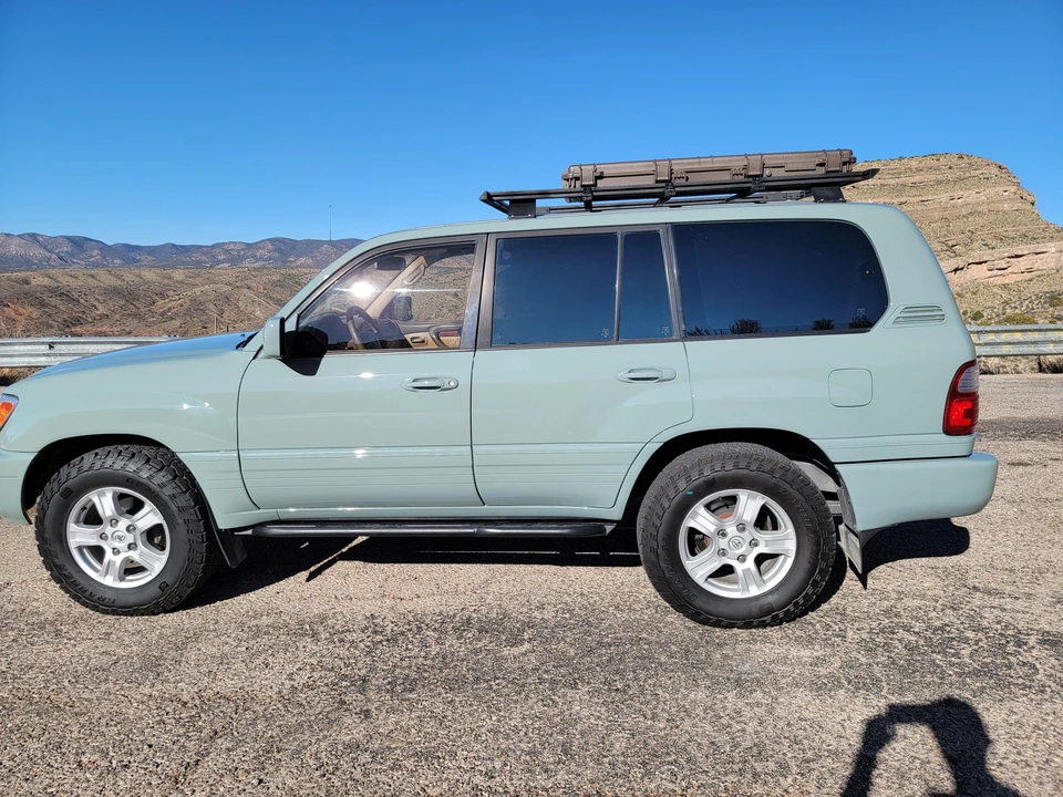 2001 Lexus LX 2nd Gen - Image 9 of 31