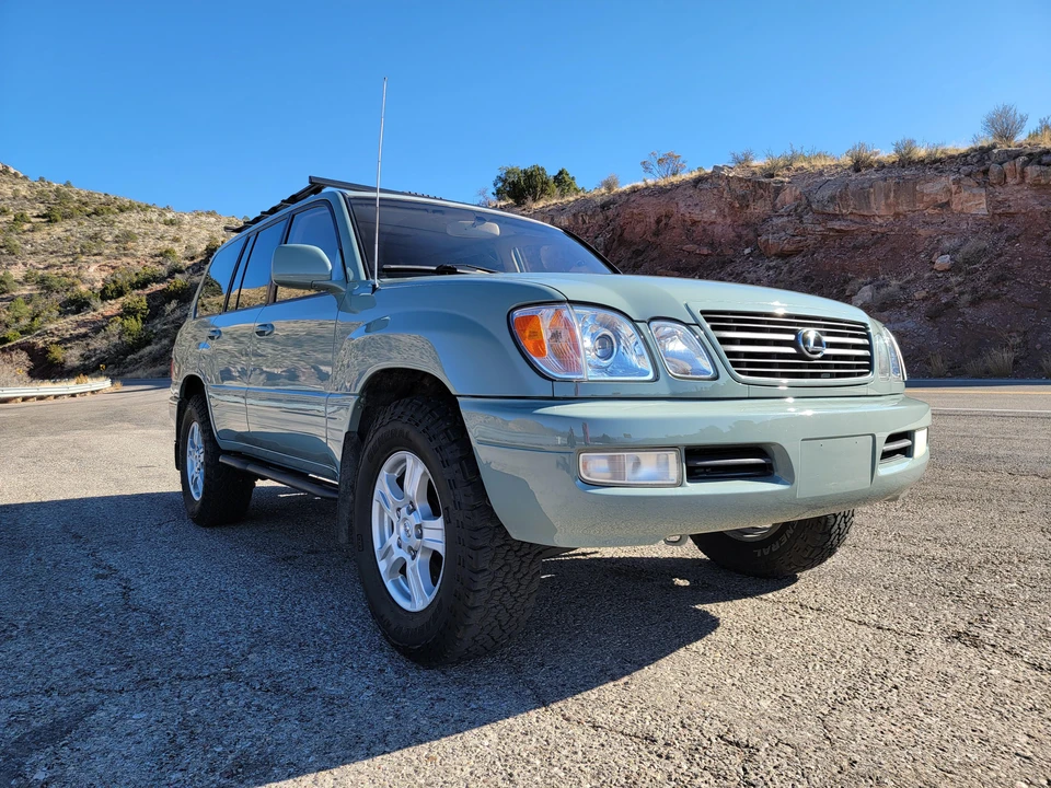 2001 Lexus LX 2nd Gen - Image 20 of 31