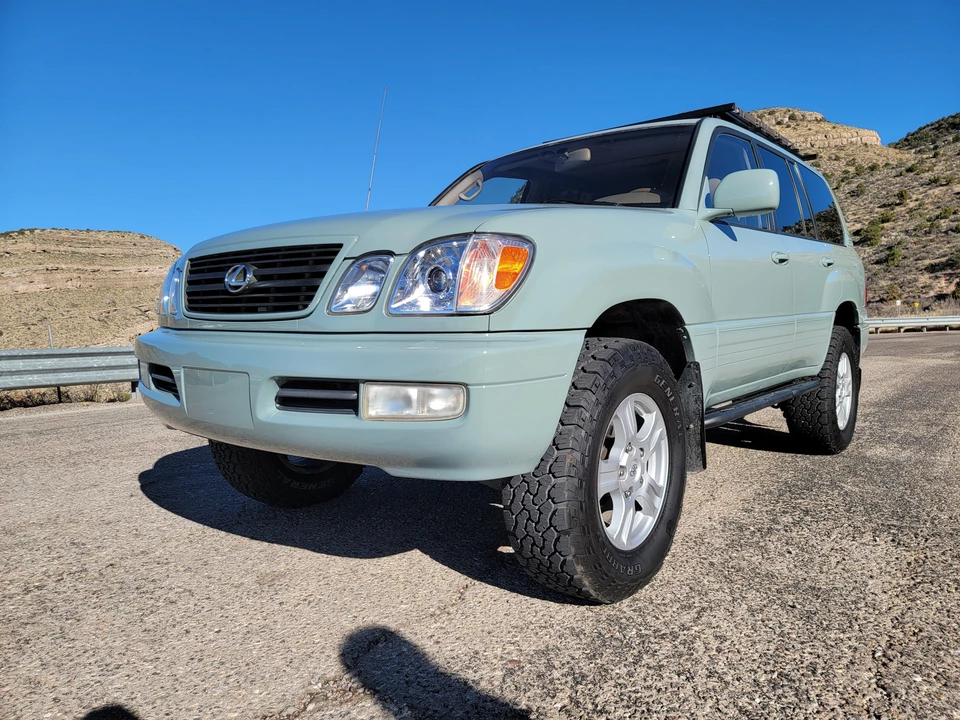 2001 Lexus LX 2nd Gen - Image 7 of 31