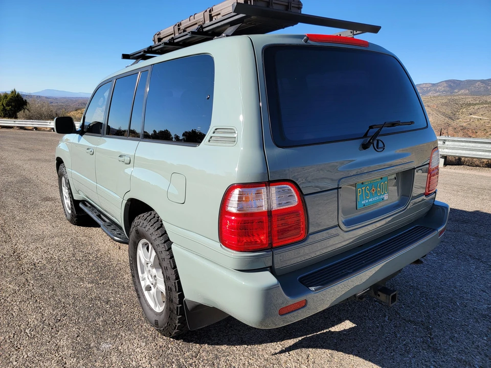 2001 Lexus LX 2nd Gen - Image 10 of 31