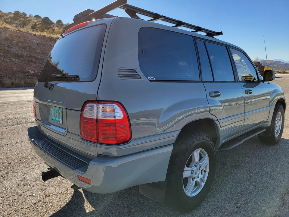 2001 Lexus LX 2nd Gen - Image 13 of 31