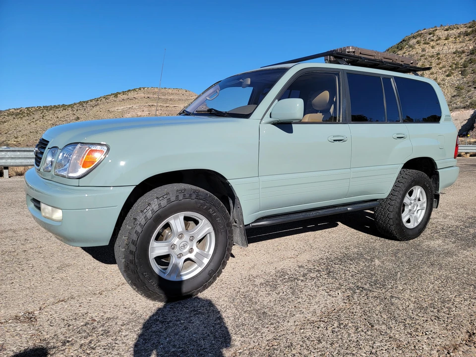 2001 Lexus LX 2nd Gen - Image 8 of 31
