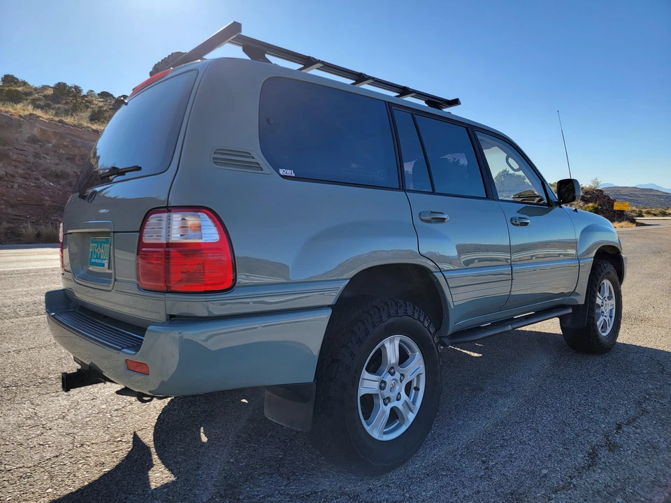 2001 Lexus LX 2nd Gen - Image 12 of 31