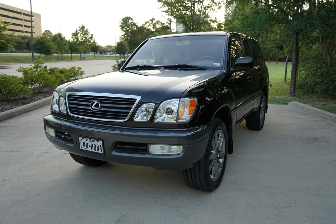 2001 Lexus LX 2nd Gen - Image 11 of 31