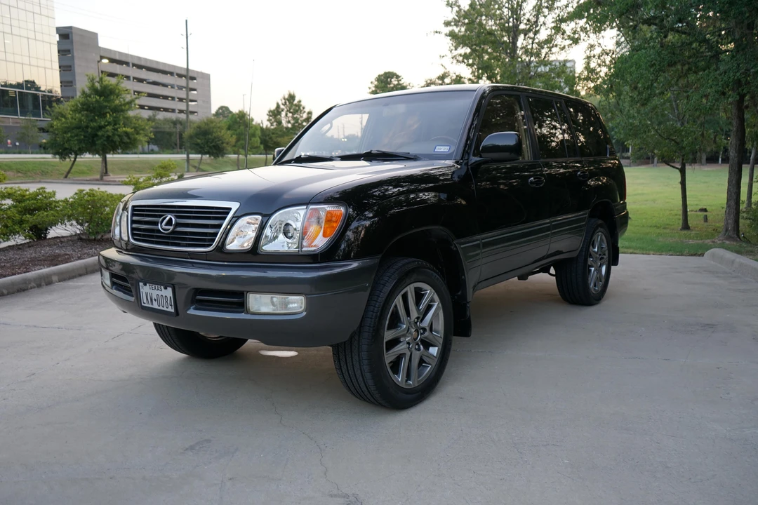 2001 Lexus LX 2nd Gen - Image 12 of 31