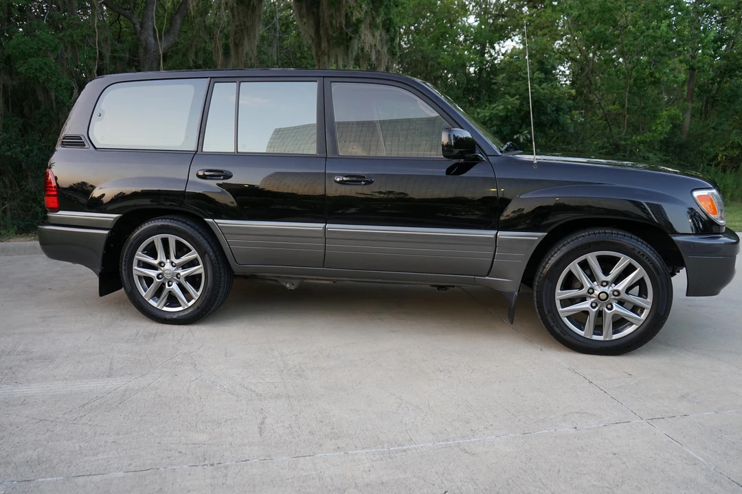 2001 Lexus LX 2nd Gen - Image 28 of 31