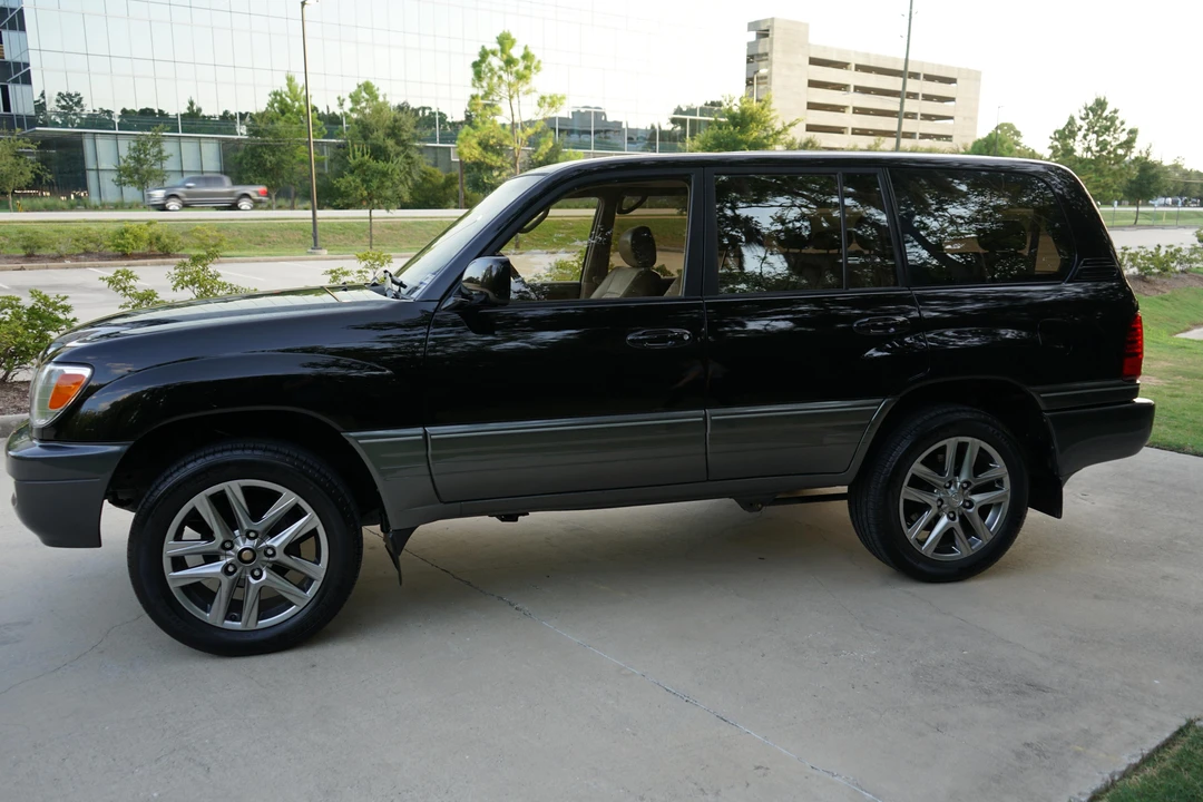 2001 Lexus LX 2nd Gen - Image 15 of 31