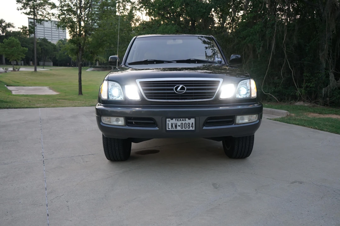 2001 Lexus LX 2nd Gen - Image 7 of 31