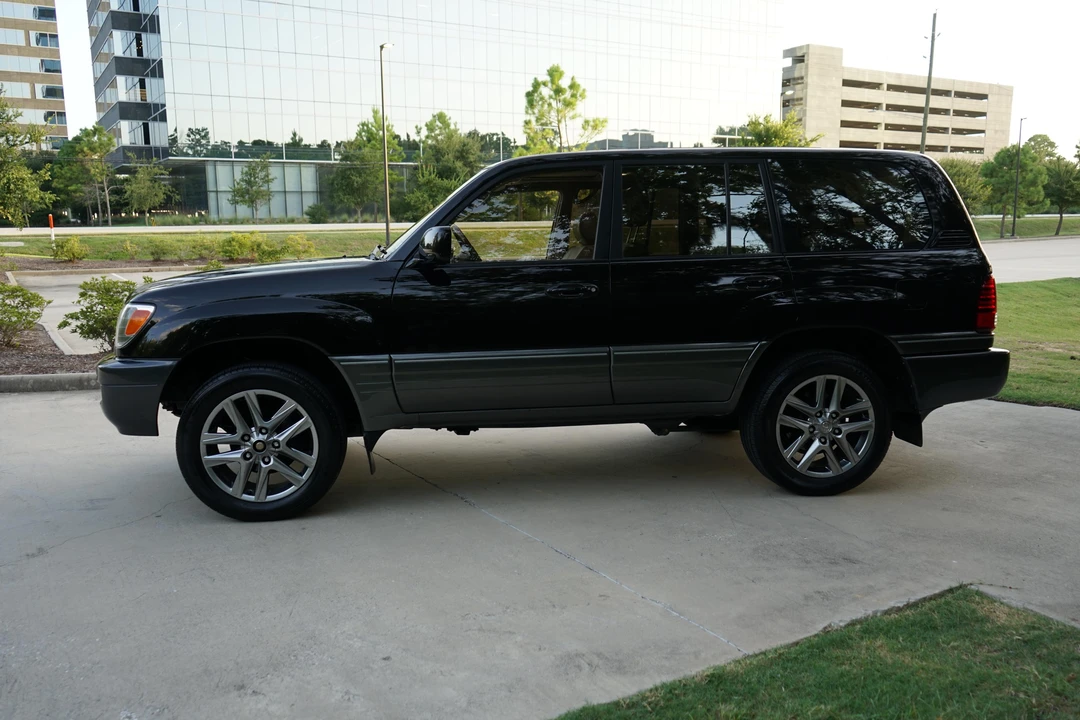 2001 Lexus LX 2nd Gen - Image 16 of 31