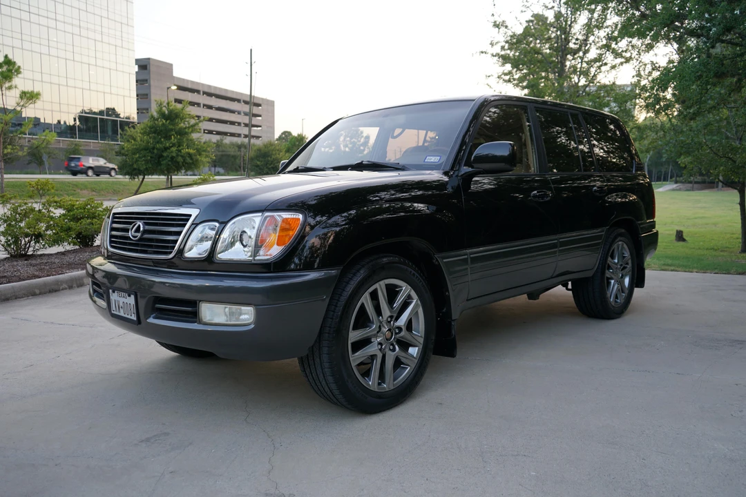 2001 Lexus LX 2nd Gen - Image 13 of 31