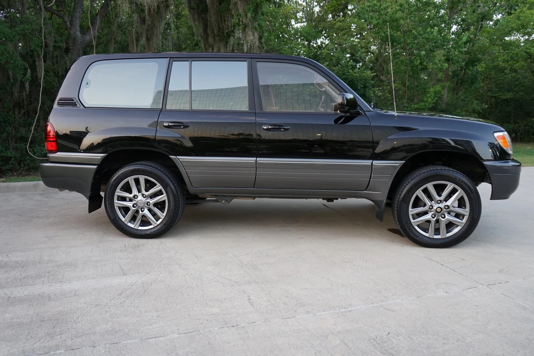 2001 Lexus LX 2nd Gen - Image 27 of 31