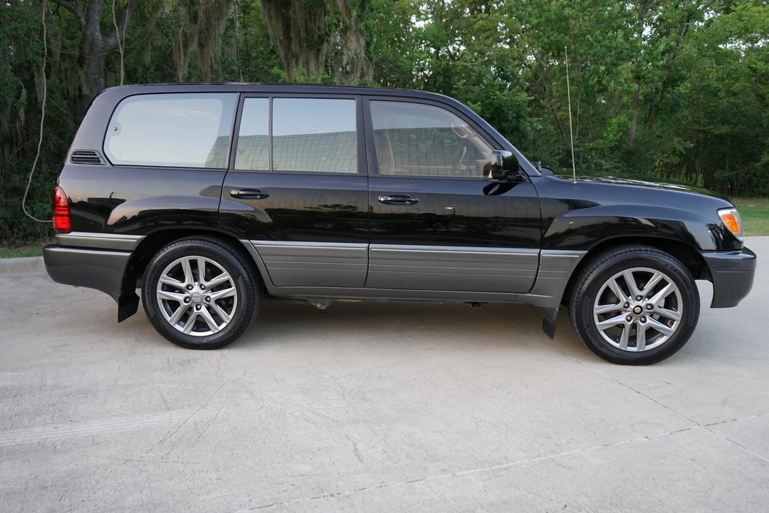 2001 Lexus LX 2nd Gen - Image 26 of 31