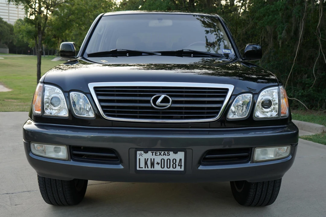 2001 Lexus LX 2nd Gen - Image 2 of 31