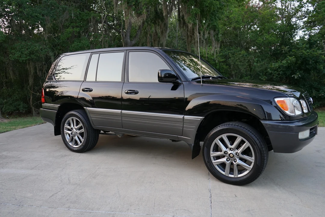 2001 Lexus LX 2nd Gen - Image 29 of 31