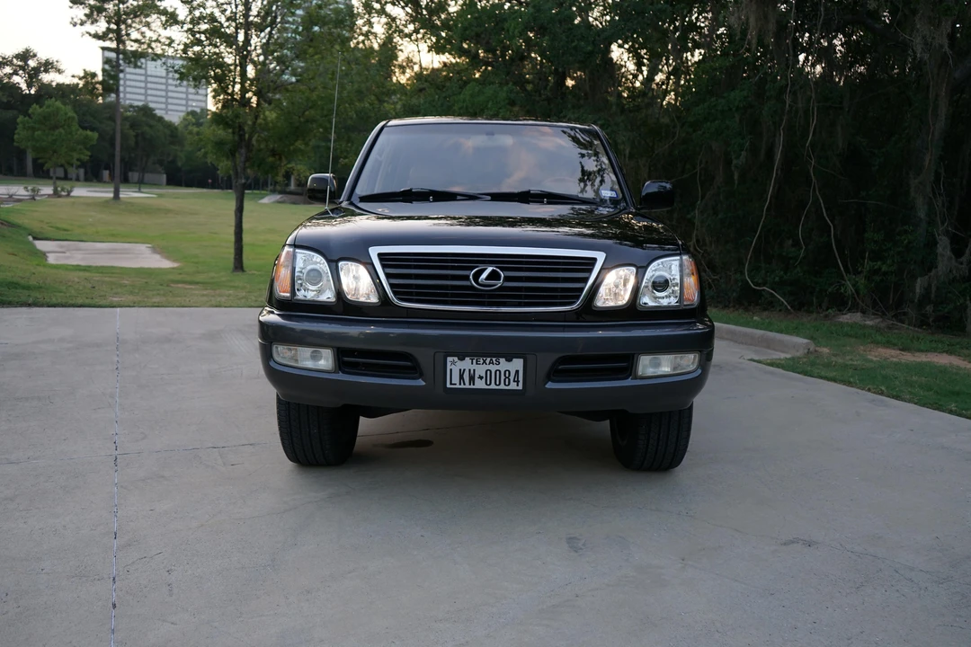 2001 Lexus LX 2nd Gen - Image 6 of 31
