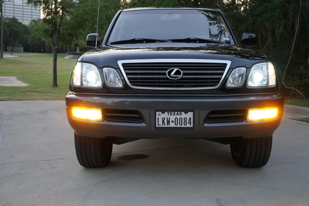 2001 Lexus LX 2nd Gen - Image 8 of 31