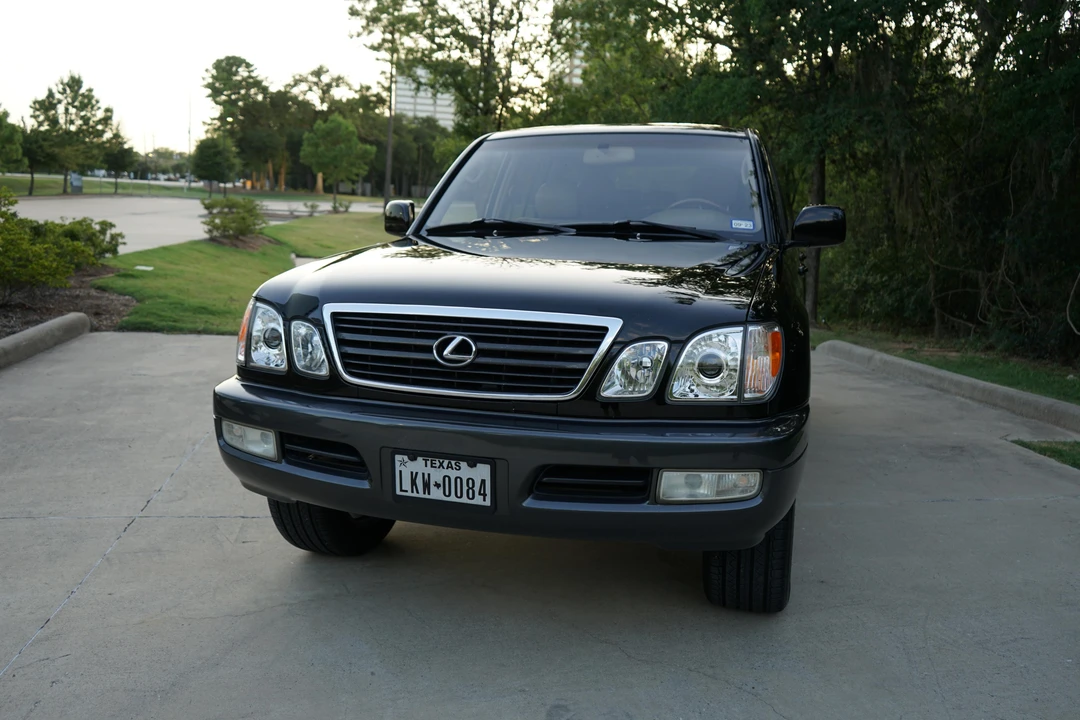 2001 Lexus LX 2nd Gen - Image 9 of 31
