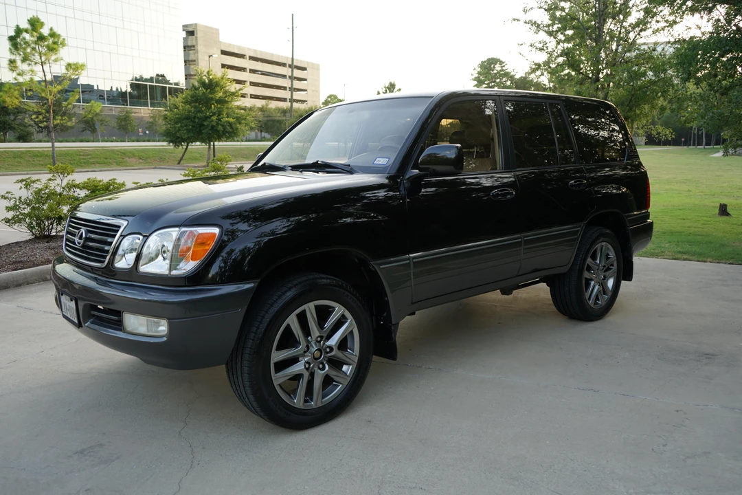 2001 Lexus LX 2nd Gen - Image 14 of 31