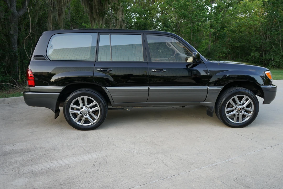2001 Lexus LX 2nd Gen - Image 25 of 31