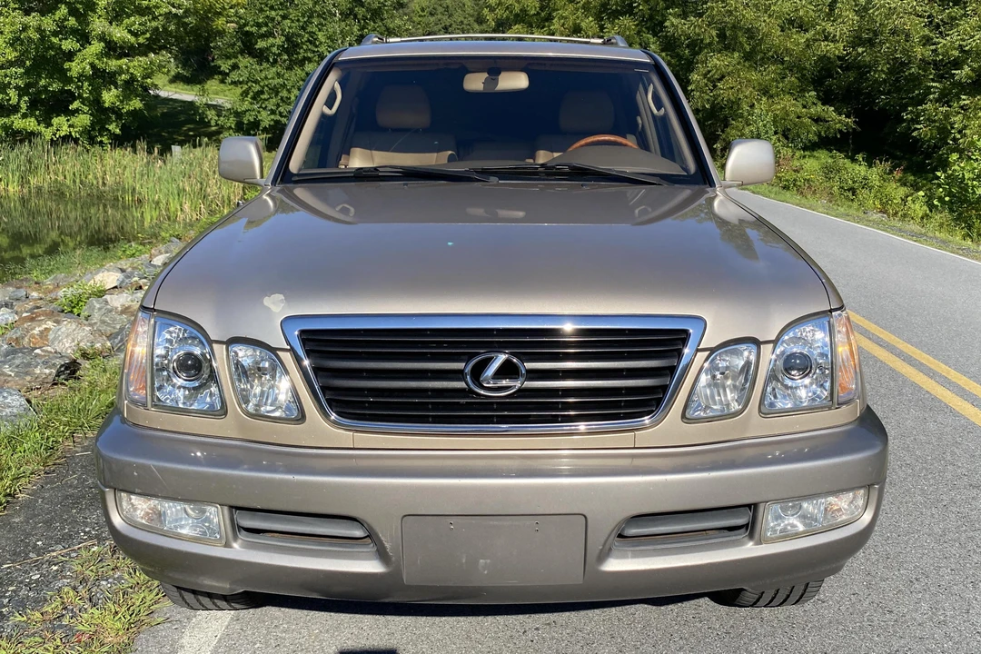 2001 Lexus LX 2nd Gen - Image 2 of 5
