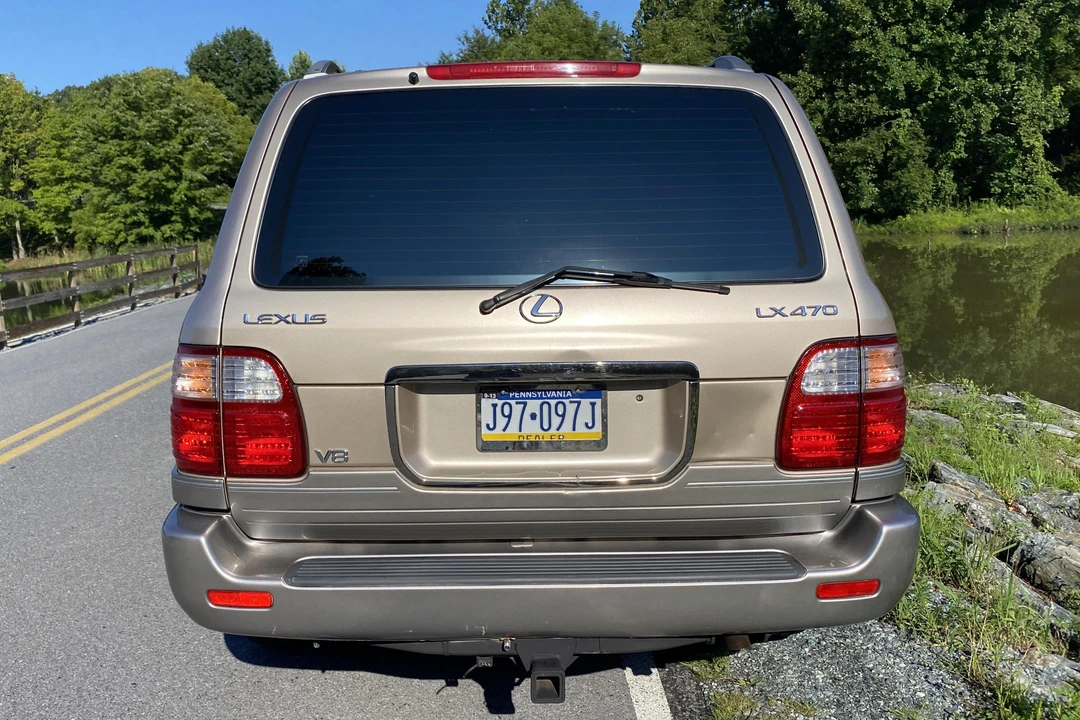 2001 Lexus LX 2nd Gen - Image 5 of 5