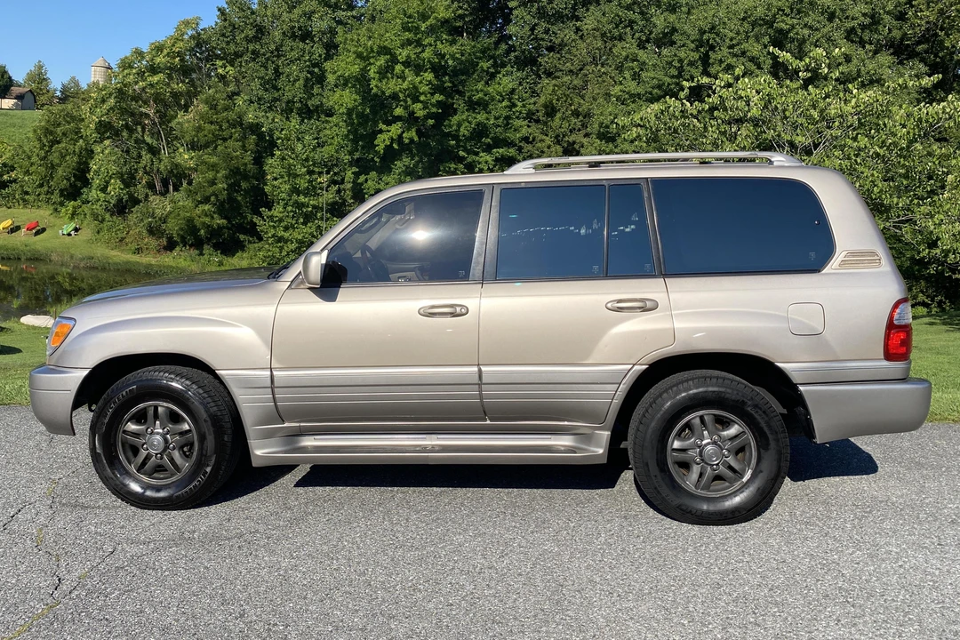 2001 Lexus LX 2nd Gen - Image 3 of 5