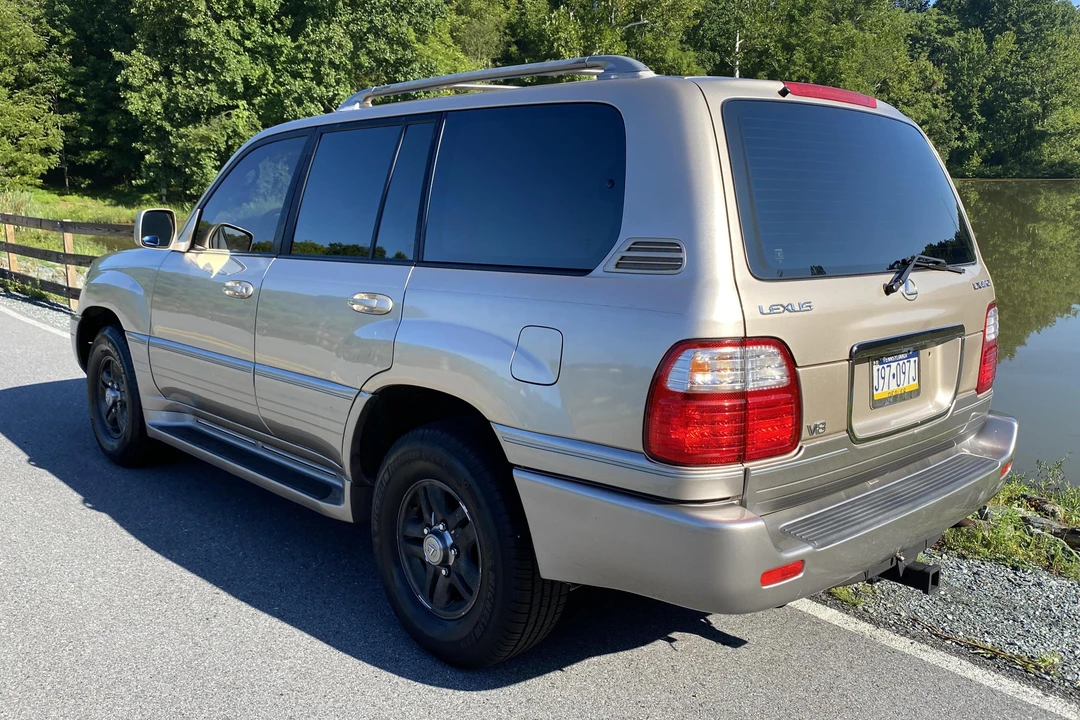 2001 Lexus LX 2nd Gen - Image 4 of 5