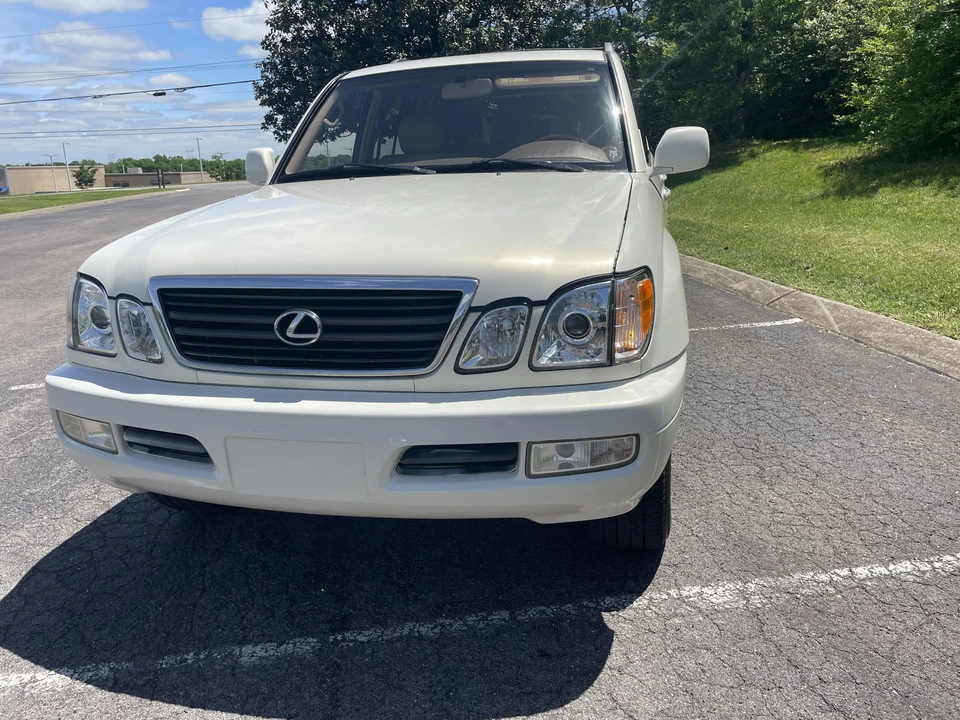 2001 Lexus LX 2nd Gen - Image 7 of 31