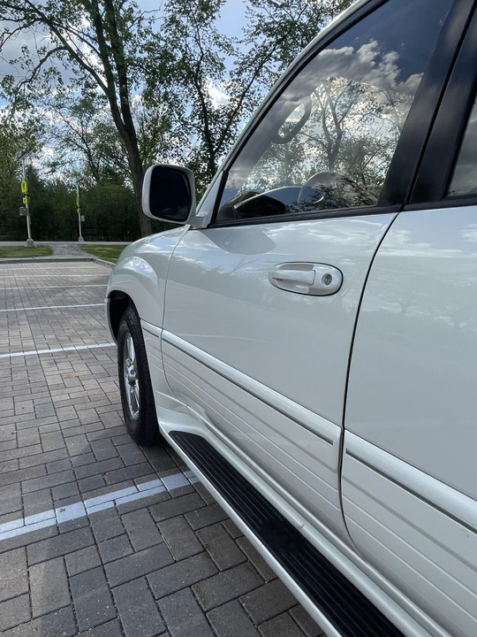 2001 Lexus LX 2nd Gen - Image 27 of 31