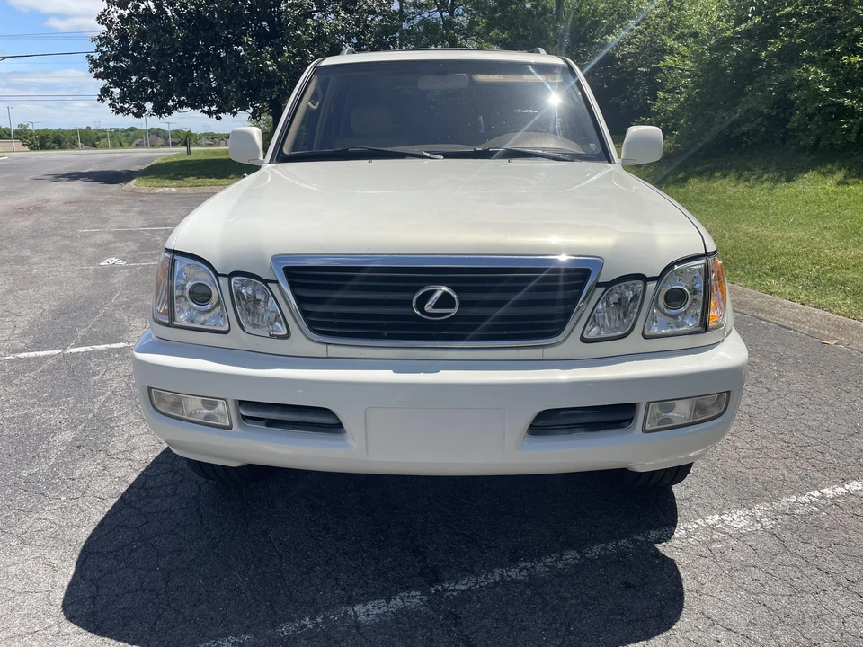 2001 Lexus LX 2nd Gen - Image 6 of 31